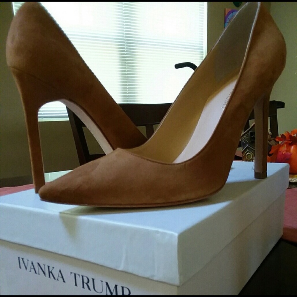 Women's Ivanka Trump Carra Pumps